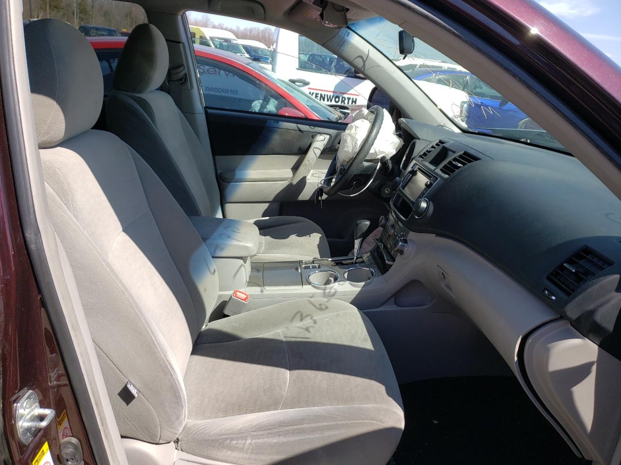 Photo 5 from auction – 2013 TOYOTA HIGHLANDER with VIN 5TDBK3EH0DS247251