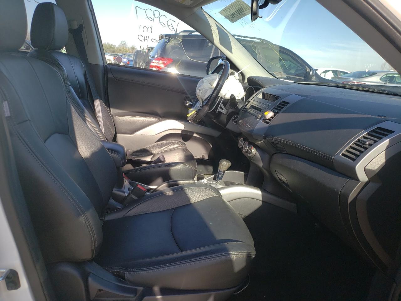 Photo 5 from auction – 2010 MITSUBISHI OUTLANDER with VIN JA4JT5AX5AZ609614