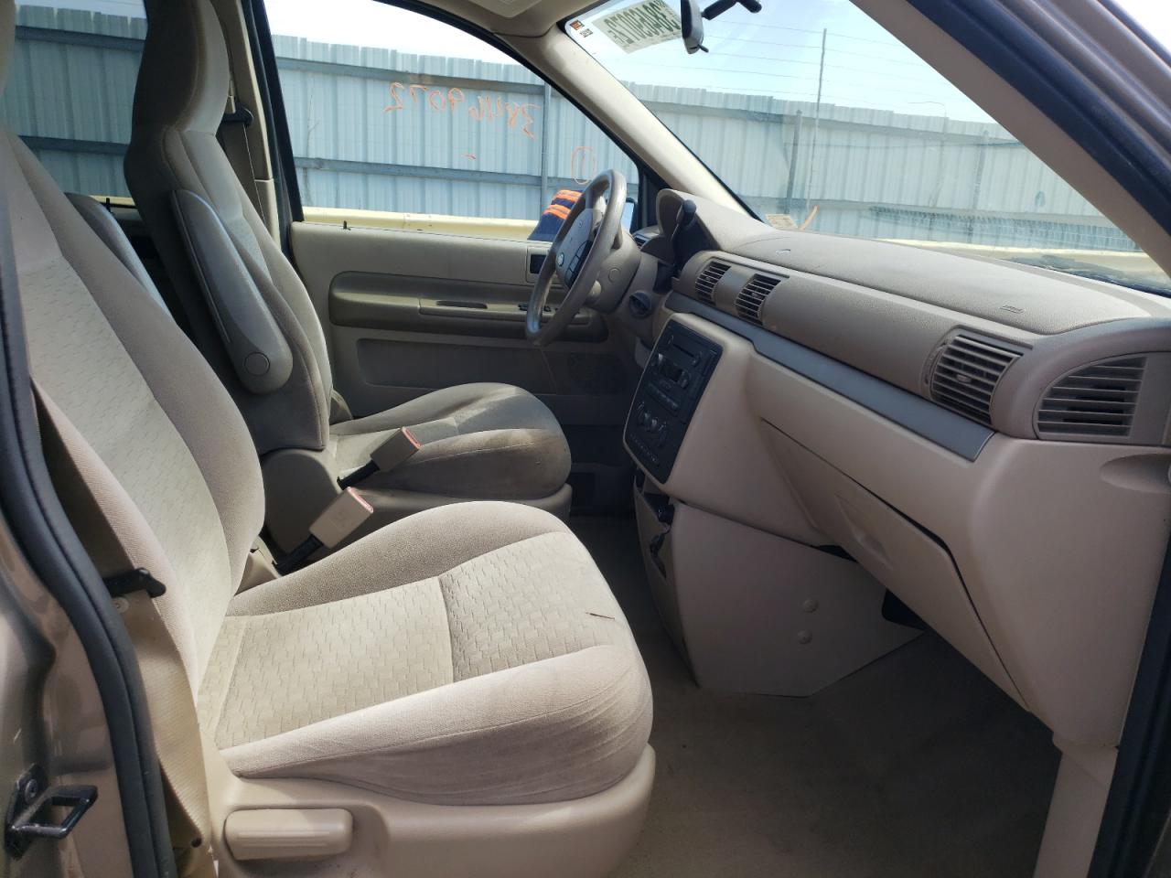 Photo 5 from auction – 2004 FORD FREESTAR with VIN 2FMZA516X4BA68679