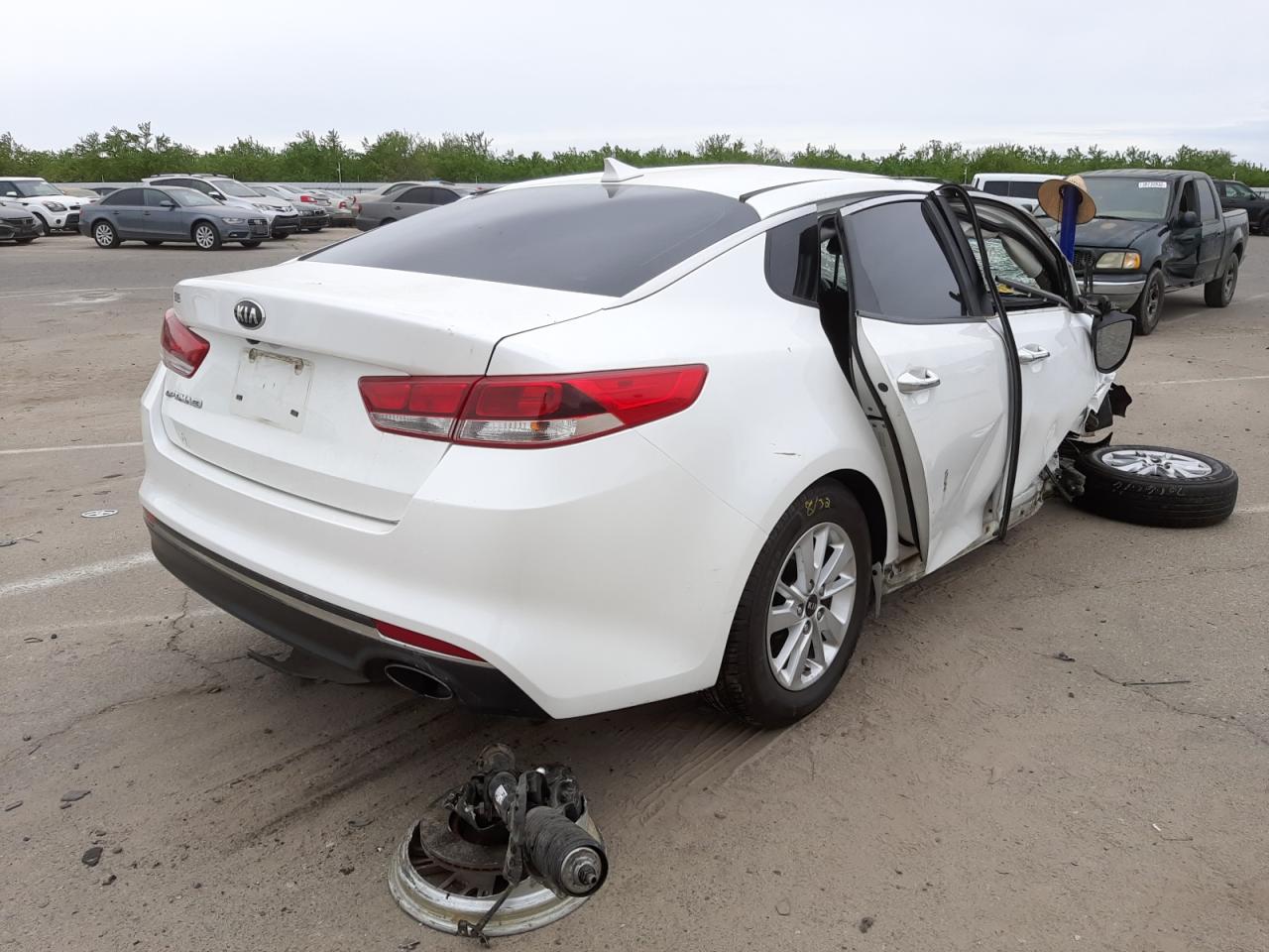Photo 4 from auction – 2016 KIA OPTIMA LX with VIN KNAGT4L32G5102140