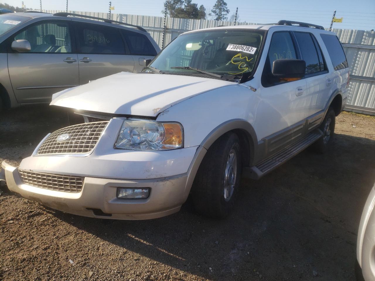 Photo 2 from auction – 2005 FORD EXPEDITION with VIN 1FMPU17555LA84540
