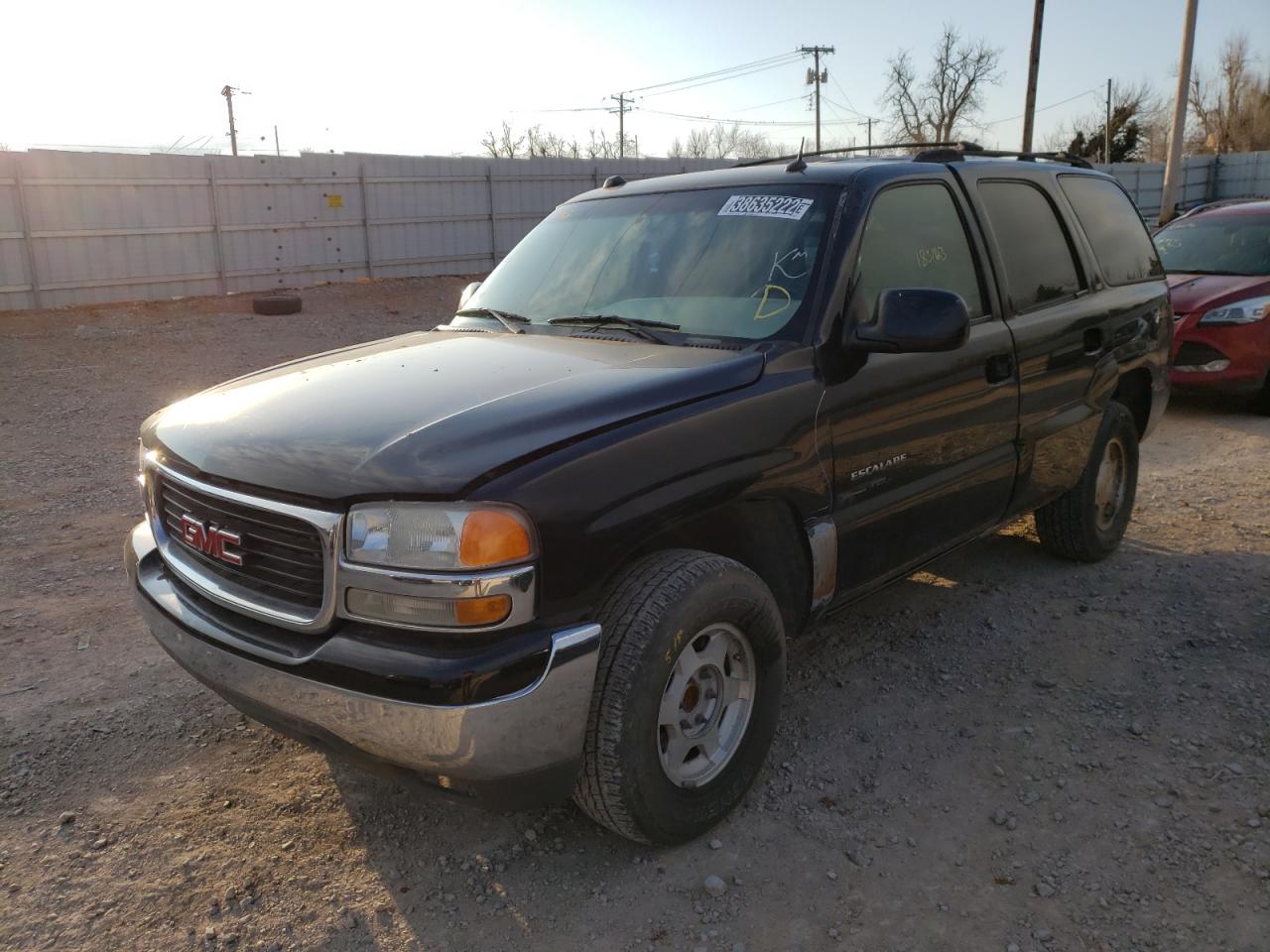 Photo 2 from auction – 2005 GMC YUKON with VIN 1GKEC13TX5R156093