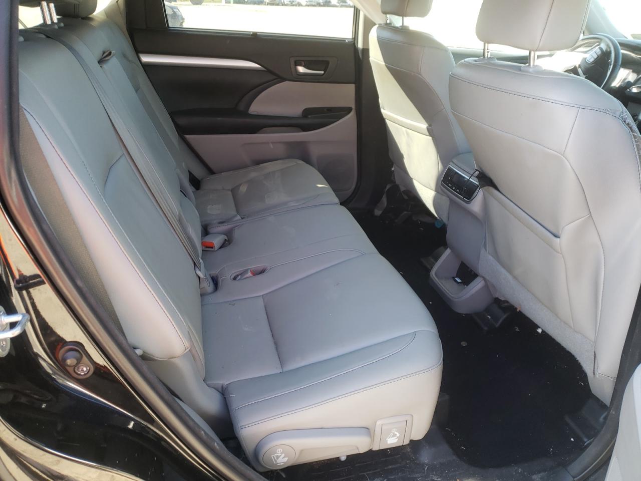 Photo 6 from auction – 2018 TOYOTA HIGHLANDER with VIN 5TDJZRFH3JS856709
