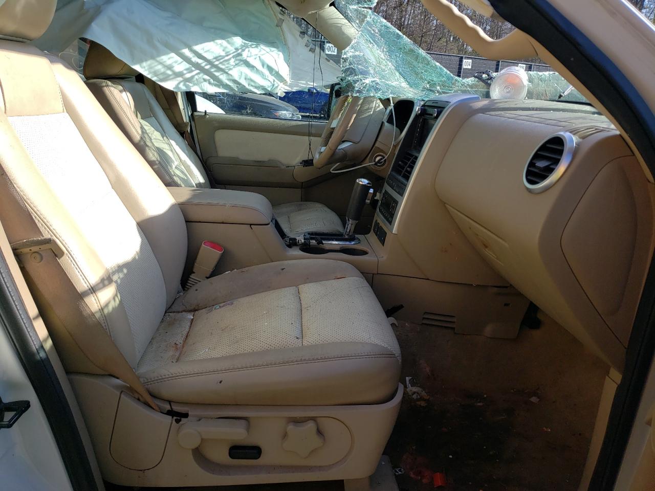 Photo 5 from auction – 2010 MERCURY MOUNTAINEE with VIN 4M2EN4JEXAUJ04346