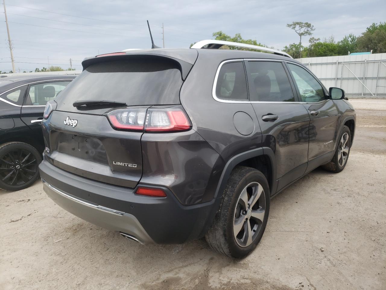 Photo 4 from auction – 2019 JEEP CHEROKEE L with VIN 1C4PJLDXXKD243878