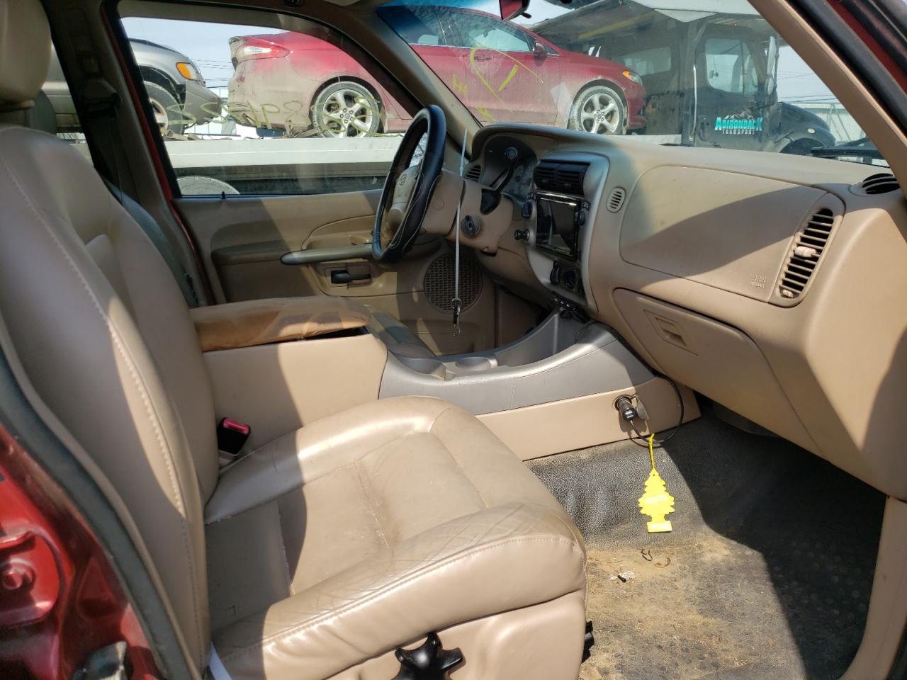Photo 5 from auction – 2002 FORD EXPLORER S with VIN 1FMZU77E32UB67109