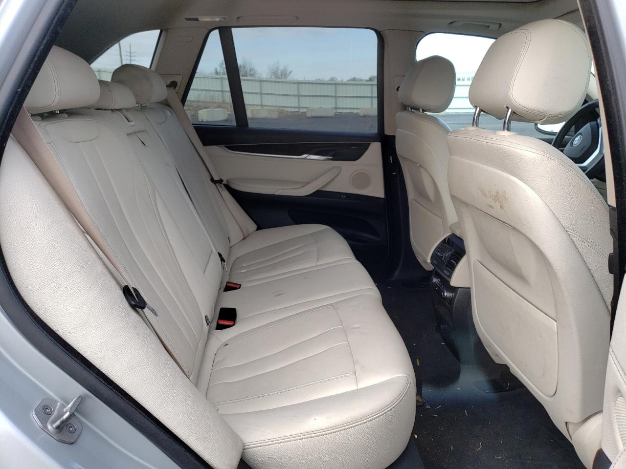 Photo 6 from auction – 2015 BMW X5 XDRIVE3 with VIN 5UXKR0C54F0P01802