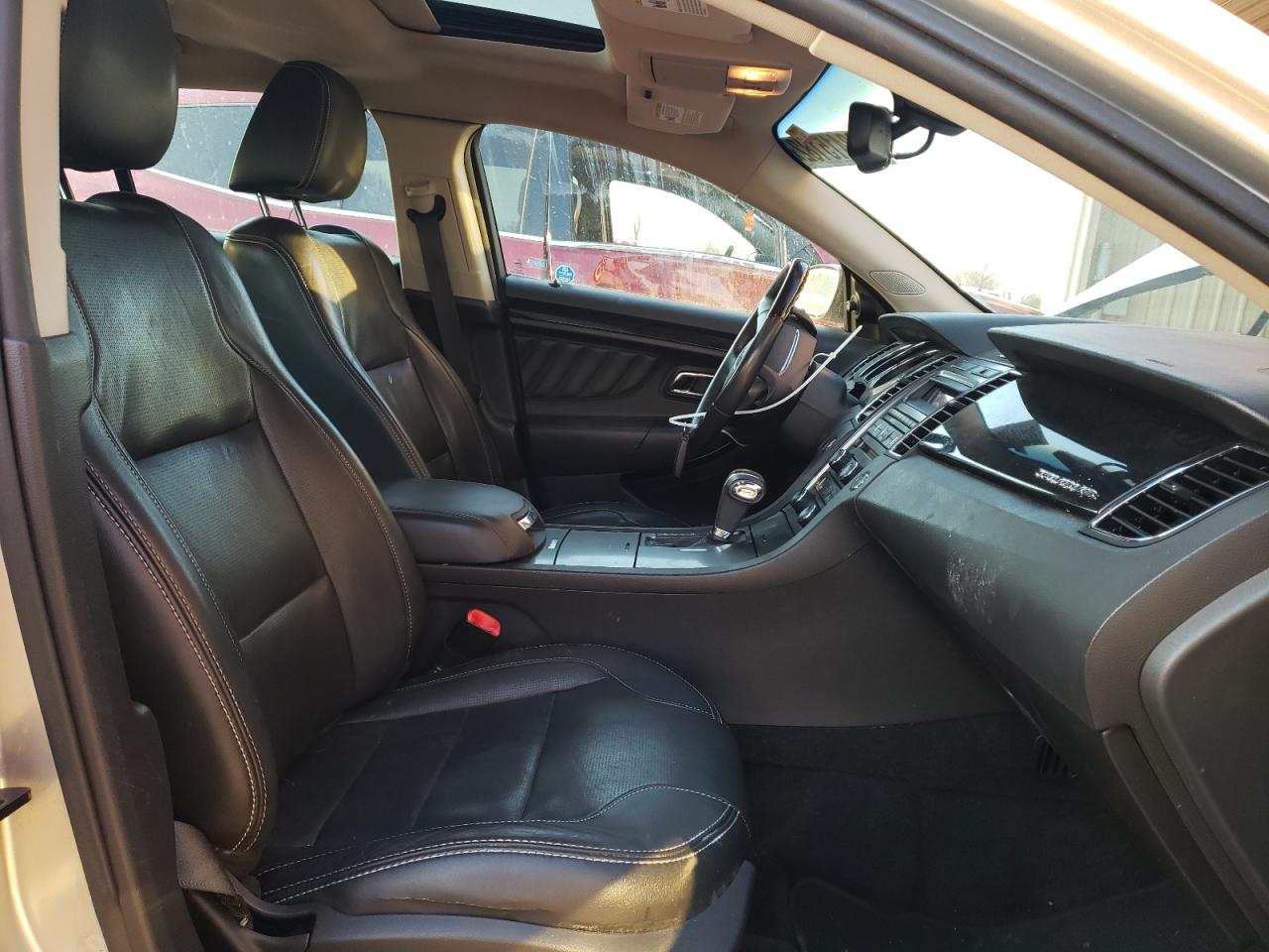 Photo 5 from auction – 2011 FORD TAURUS LIM with VIN 1FAHP2FWXBG167083