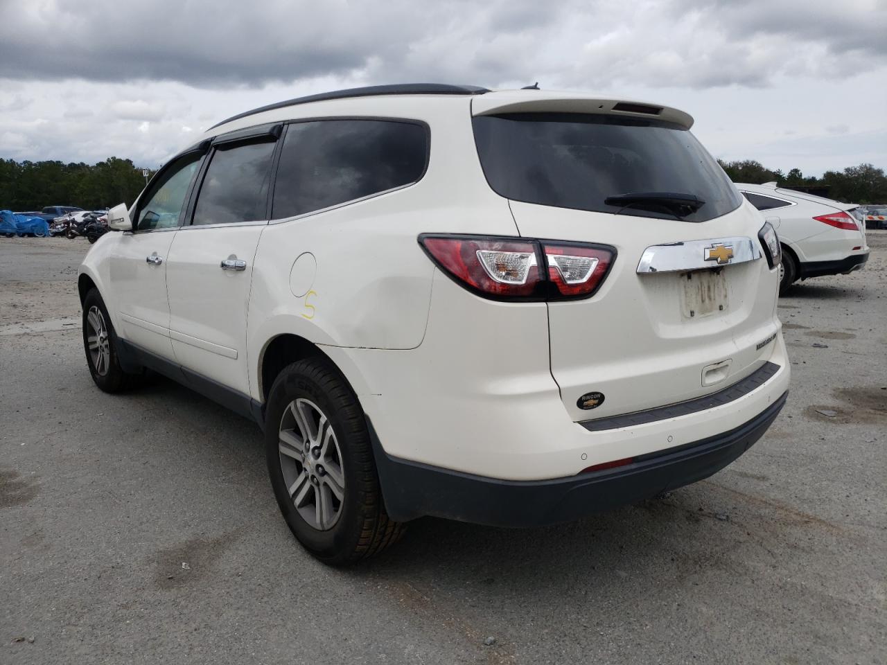 Photo 3 from auction – 2015 CHEVROLET TRAVERSE L with VIN 1GNKRGKD7FJ136238