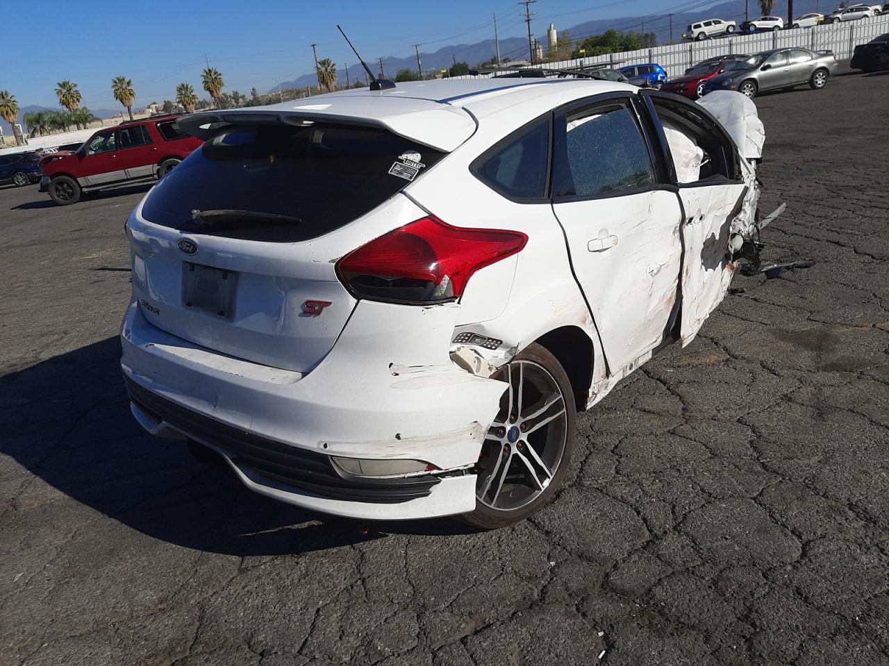 Photo 4 from auction – 2016 FORD FOCUS ST with VIN 1FADP3L99GL391947