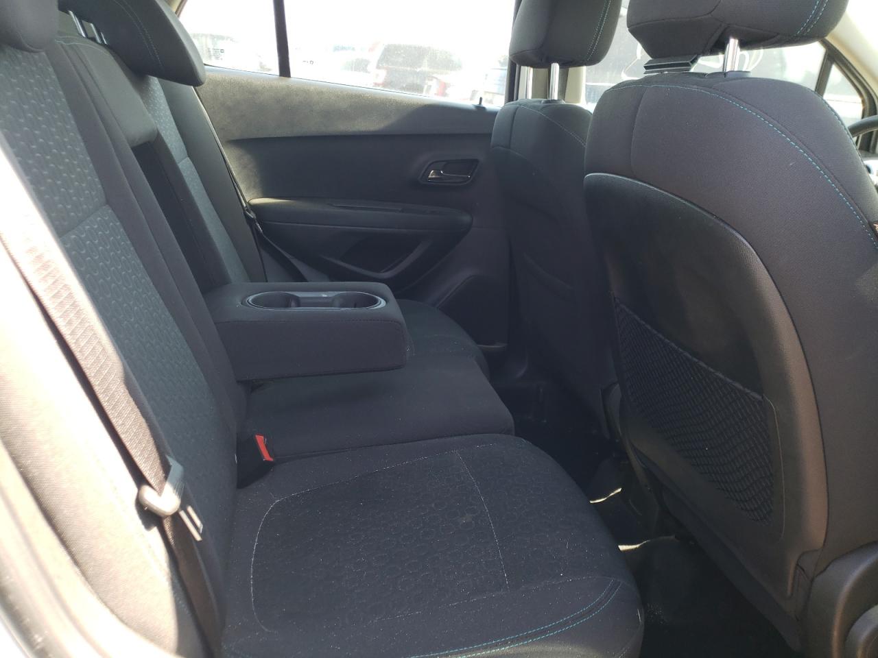 Photo 6 from auction – 2015 CHEVROLET TRAX 1LS with VIN KL7CJPSB2FB136318