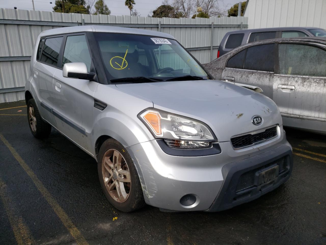 KIA SOUL + 2010 with VIN KNDJT2A24A7165520 - Photo from auction