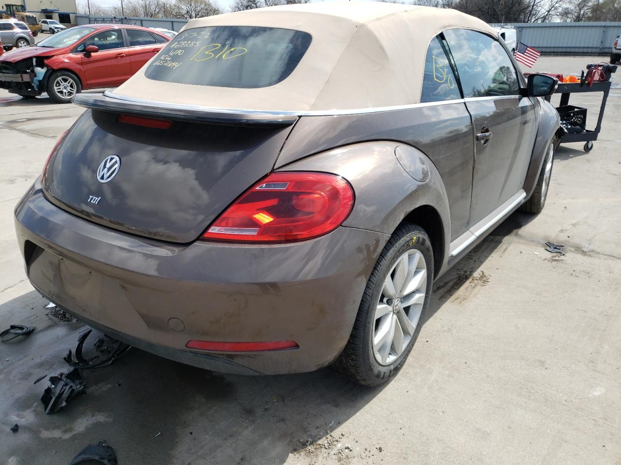 Photo 4 from auction – 2014 VOLKSWAGEN BEETLE with VIN 3VW5L7AT3EM820850