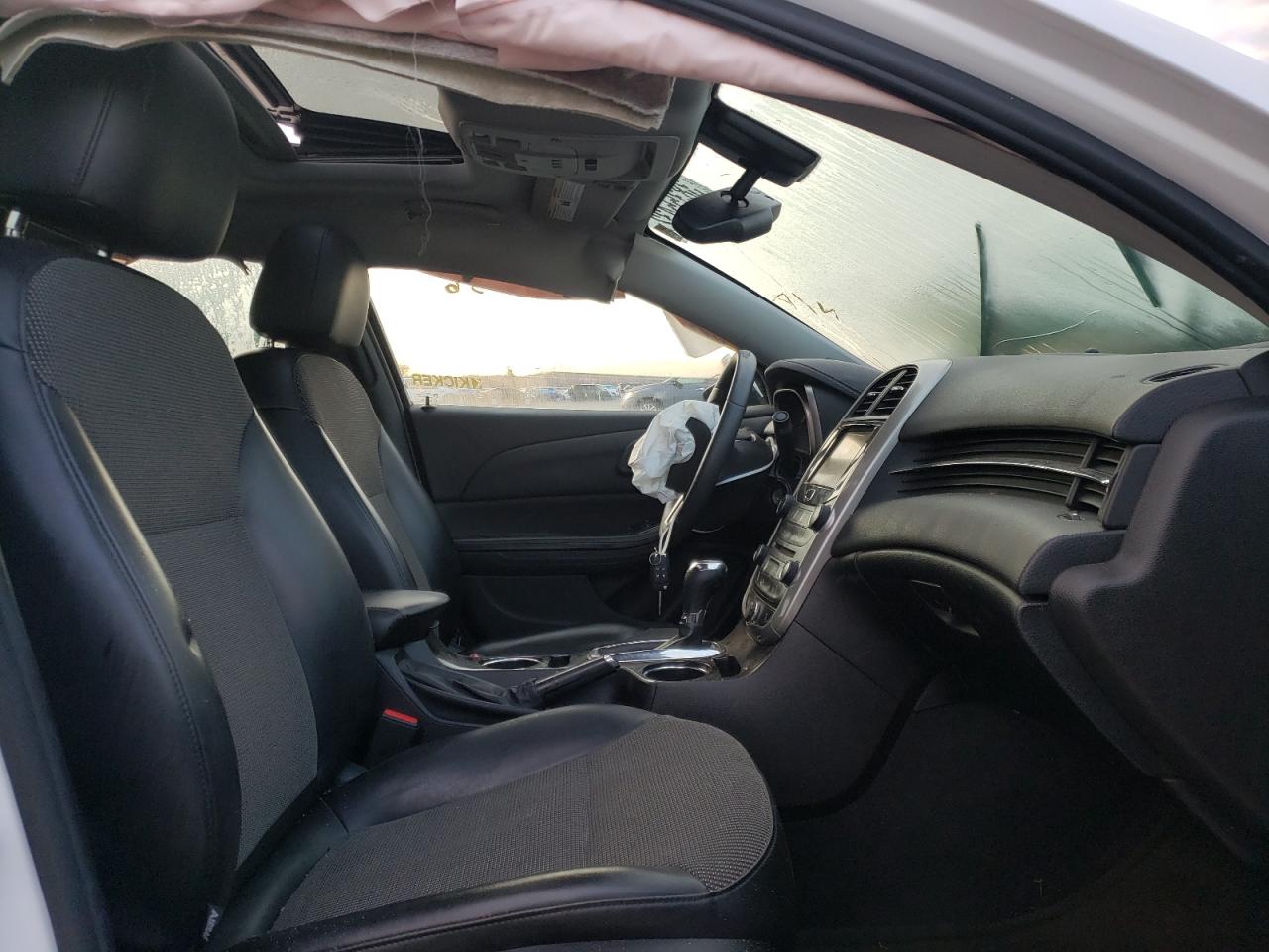 Photo 5 from auction – 2016 CHEVROLET MALIBU LIM with VIN 1G11C5SA0GF132383