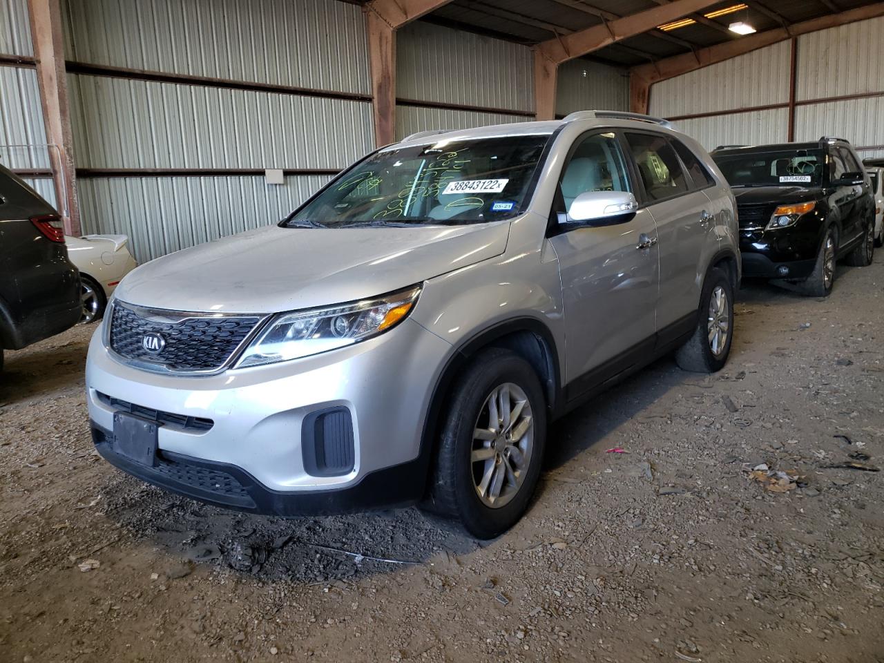 Photo 2 from auction – 2015 KIA SORENTO LX with VIN 5XYKT4A72FG584701