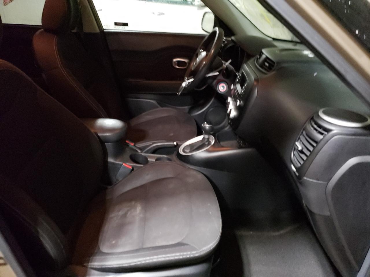 Photo 5 from auction – 2015 KIA SOUL with VIN KNDJN2A27F7218065