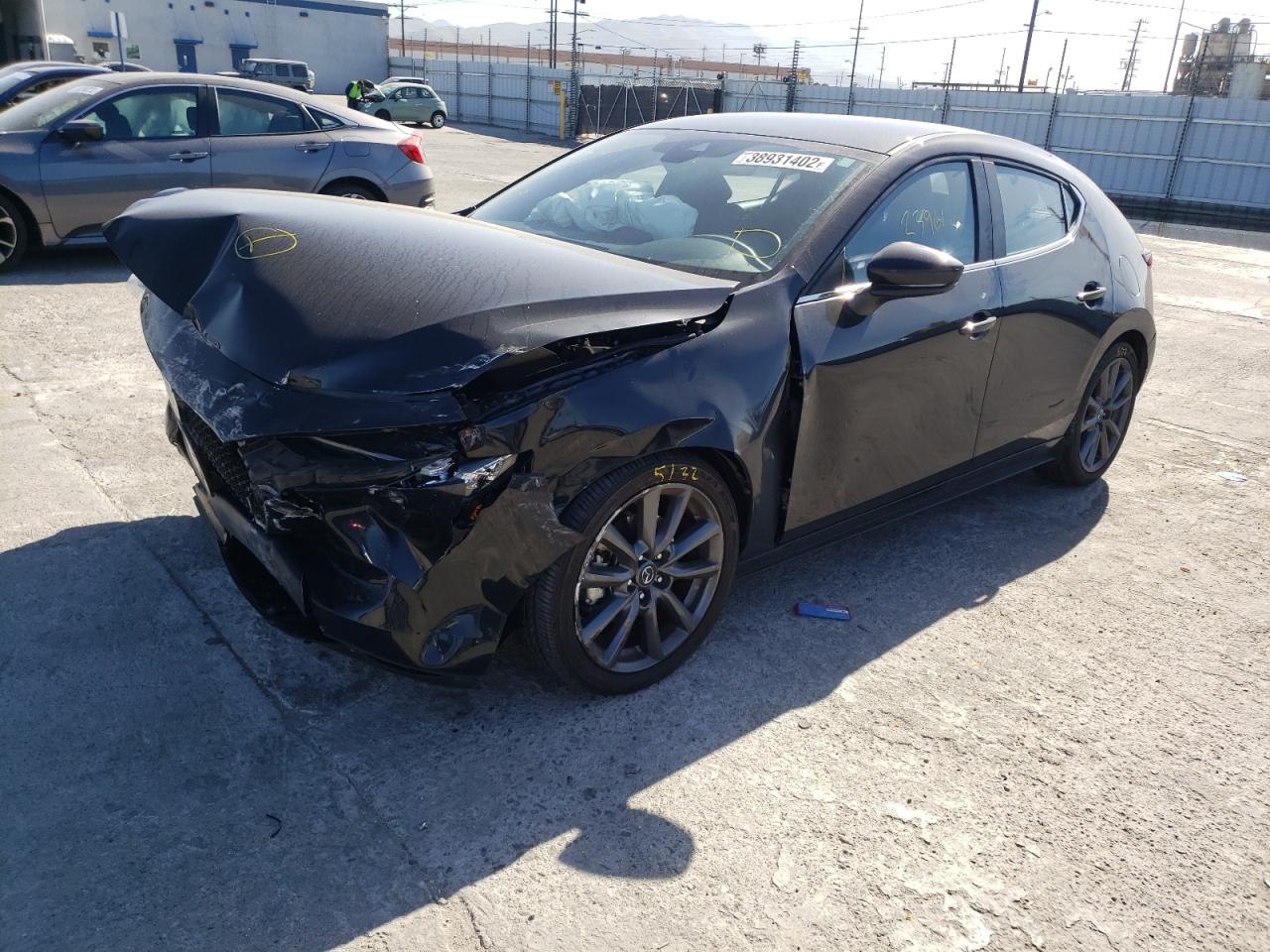Фото 2 с аукциона – 2020 MAZDA 3 с VIN JM1BPBLMXL1158214