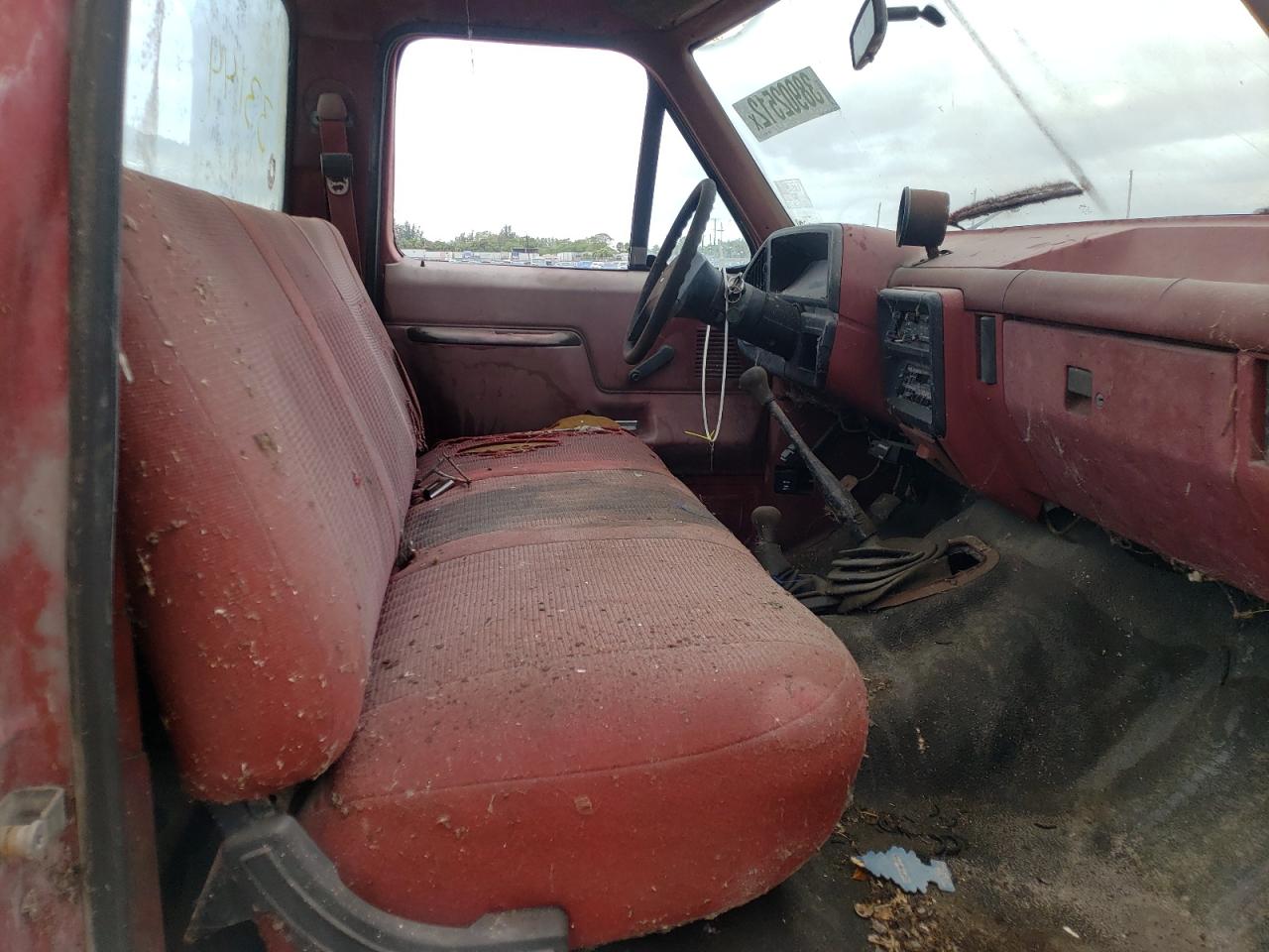 Photo 6 from auction – 1987 FORD F350 with VIN 1FTHF36L4HNA91129