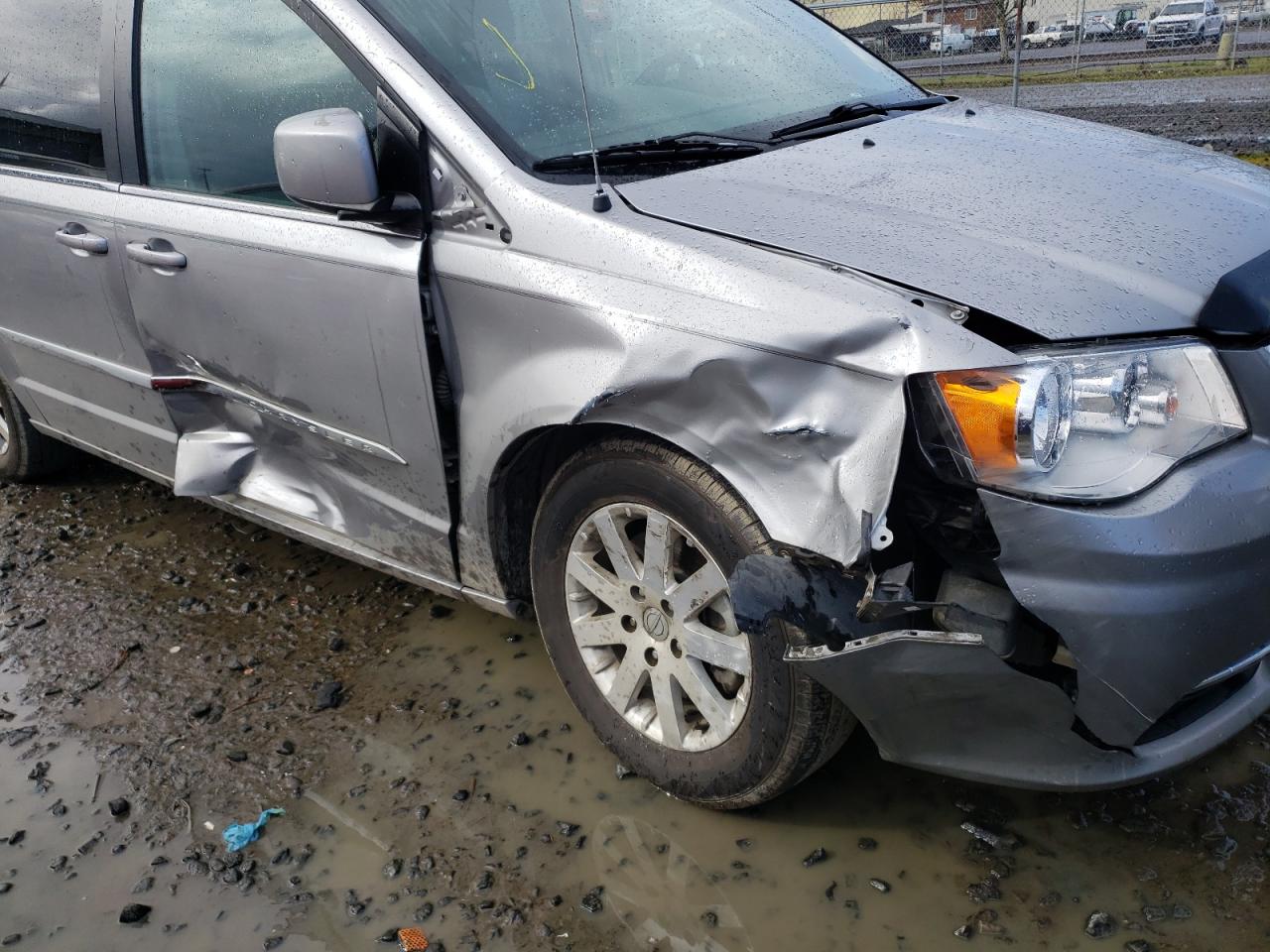 Photo 9 from auction – 2016 CHRYSLER TOWN & COU with VIN 2C4RC1BG5GR295742