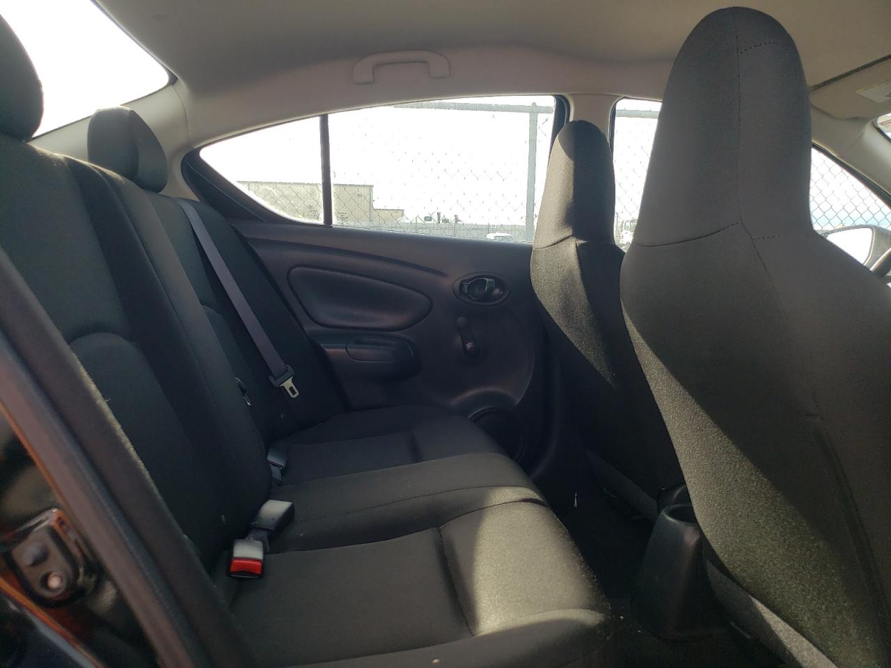 Photo 6 from auction – 2017 NISSAN VERSA S with VIN 3N1CN7AP5HL806372