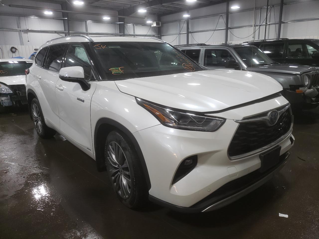 TOYOTA HIGHLANDER 2020 with VIN 5TDEBRCH0LS013970 - Photo from auction