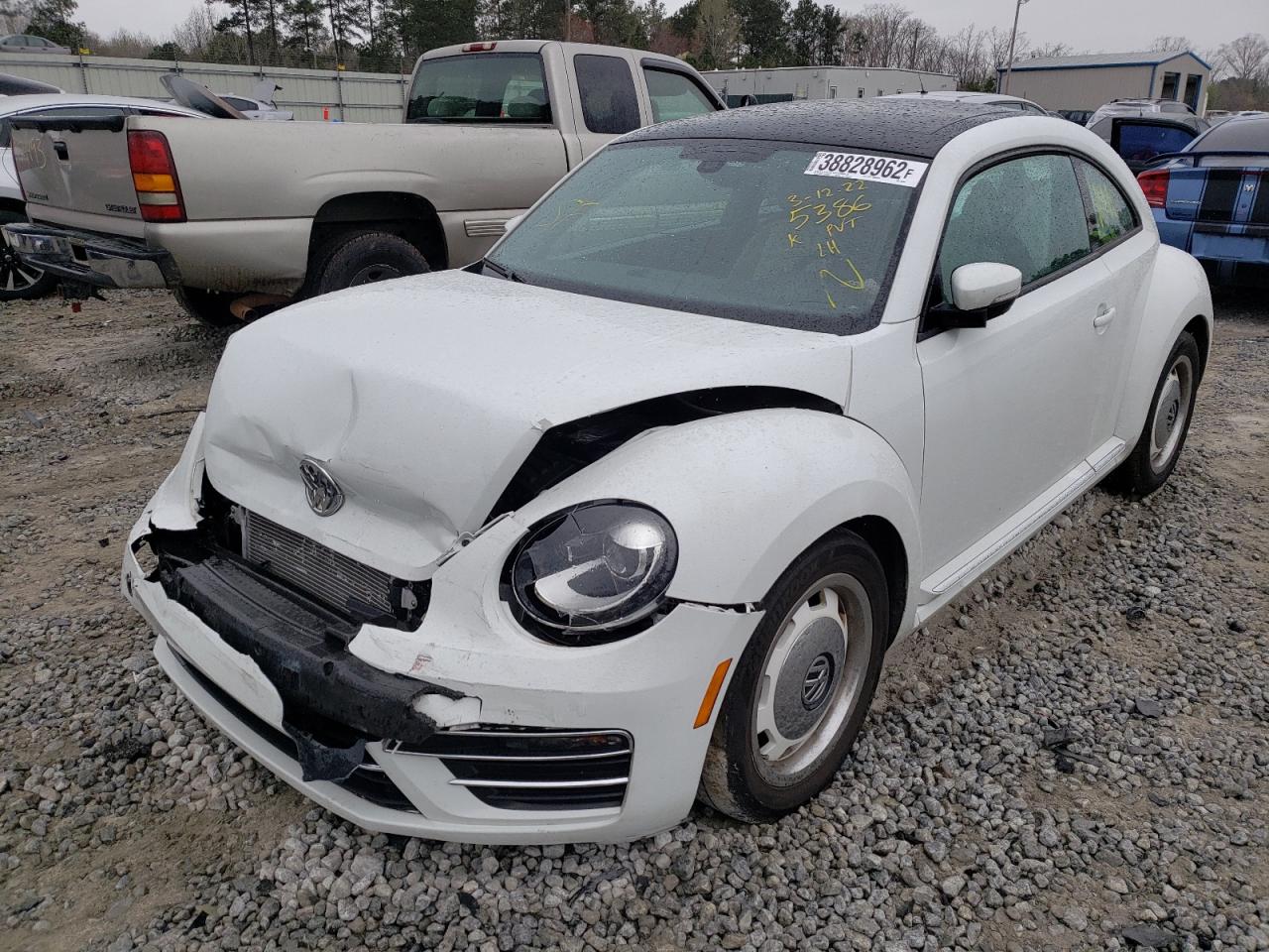 Photo 2 from auction – 2018 VOLKSWAGEN BEETLE S with VIN 3VWFD7AT5JM705386