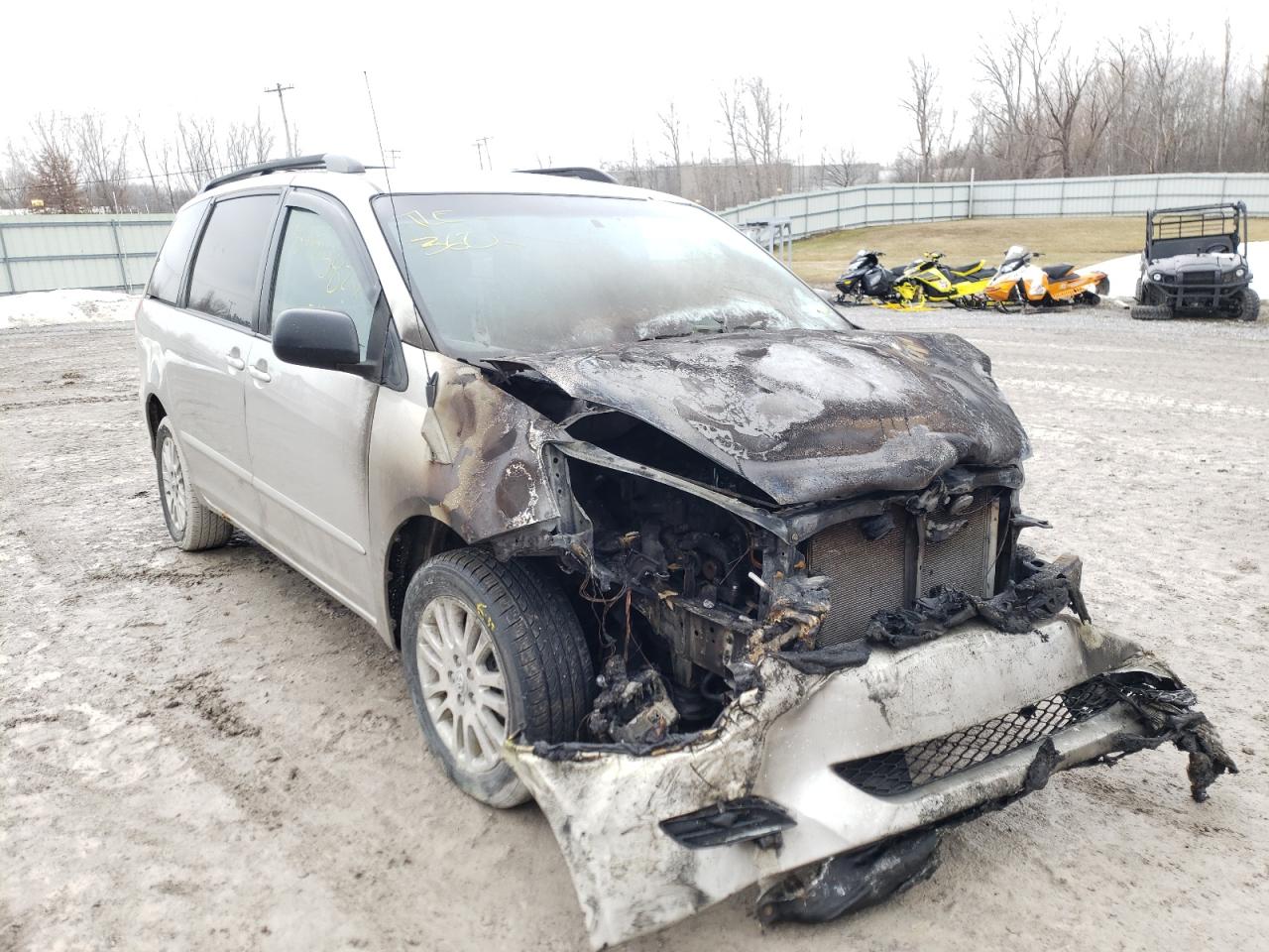 TOYOTA SIENNA LE 2007 with VIN 5TDBK23C57S004248 - Photo from auction