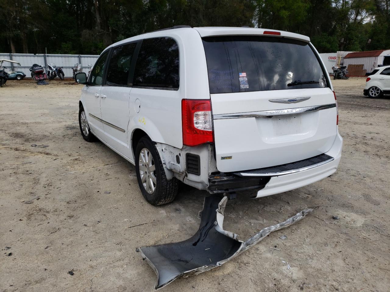 Photo 3 from auction – 2015 CHRYSLER TOWN & COU with VIN 2C4RC1BG3FR545770
