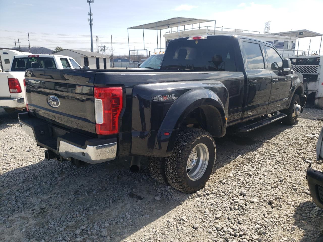 Photo 4 from auction – 2017 FORD F350 SUPER with VIN 1FT8W3DT3HEF09778