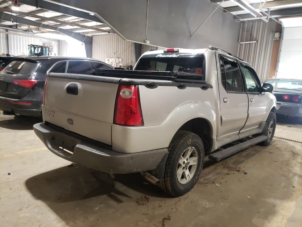 Photo 4 from auction – 2002 FORD EXPLORER S with VIN 1FMZU77E92UC99324