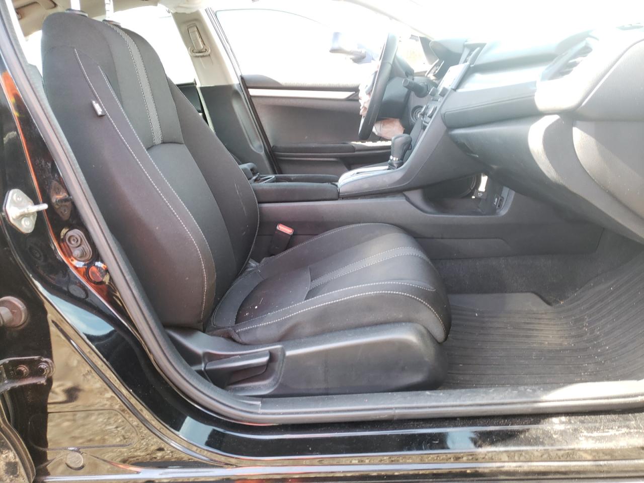Photo 5 from auction – 2019 HONDA CIVIC LX with VIN 2HGFC2F67KH530832