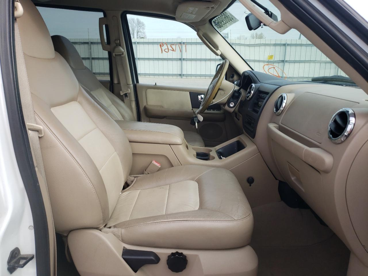 Photo 5 from auction – 2006 FORD EXPEDITION with VIN 1FMPU17596LA86888