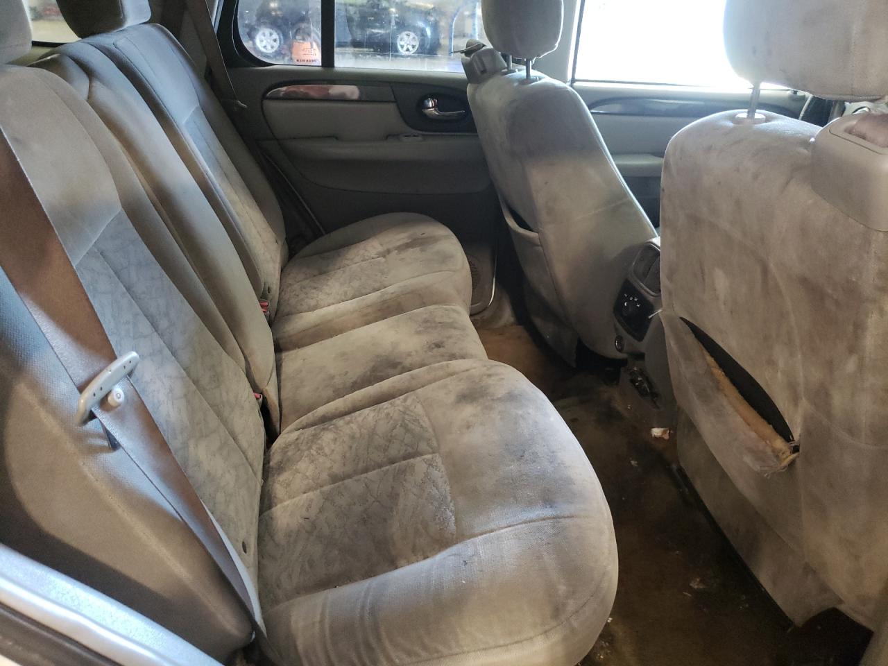 Photo 6 from auction – 2005 GMC ENVOY SLE with VIN 1GKDT13SX52369749