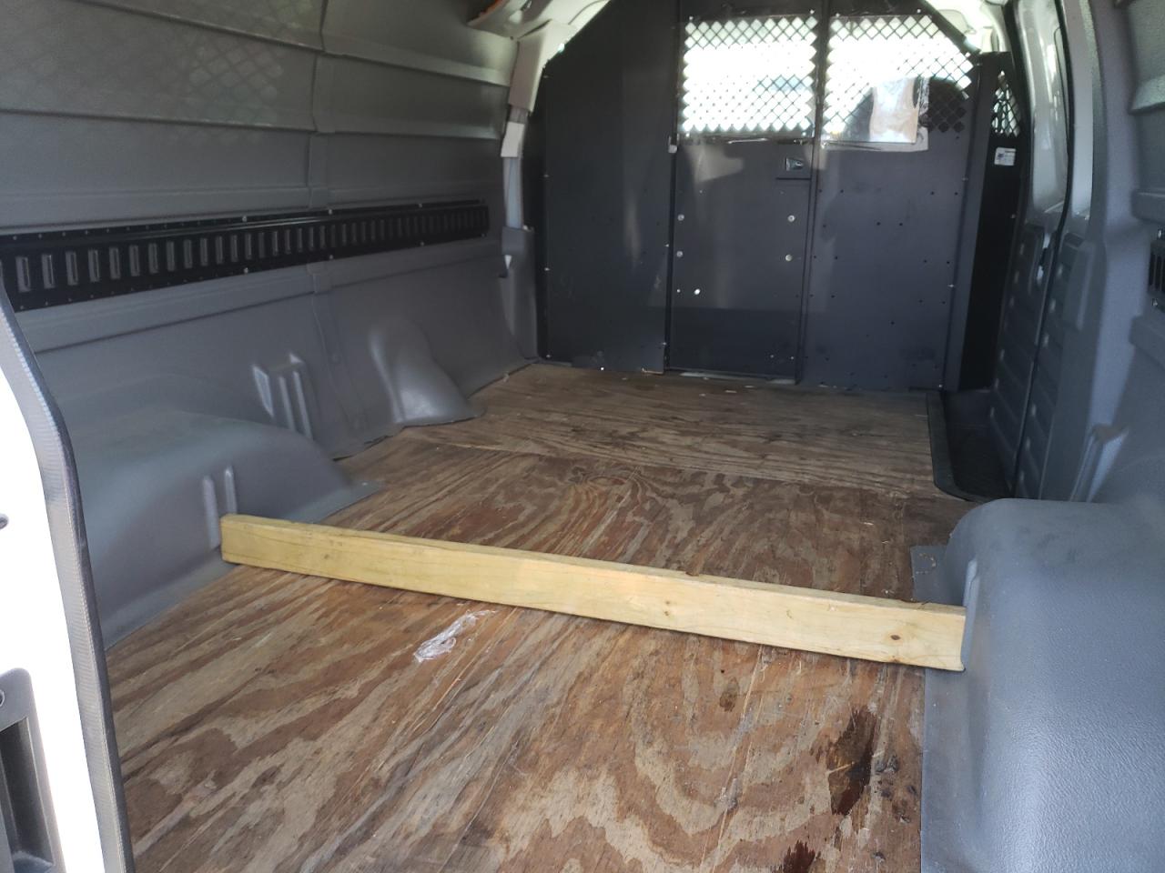 Photo 6 from auction – 2006 FORD ECONOLINE with VIN 1FTSE34P46HA27666