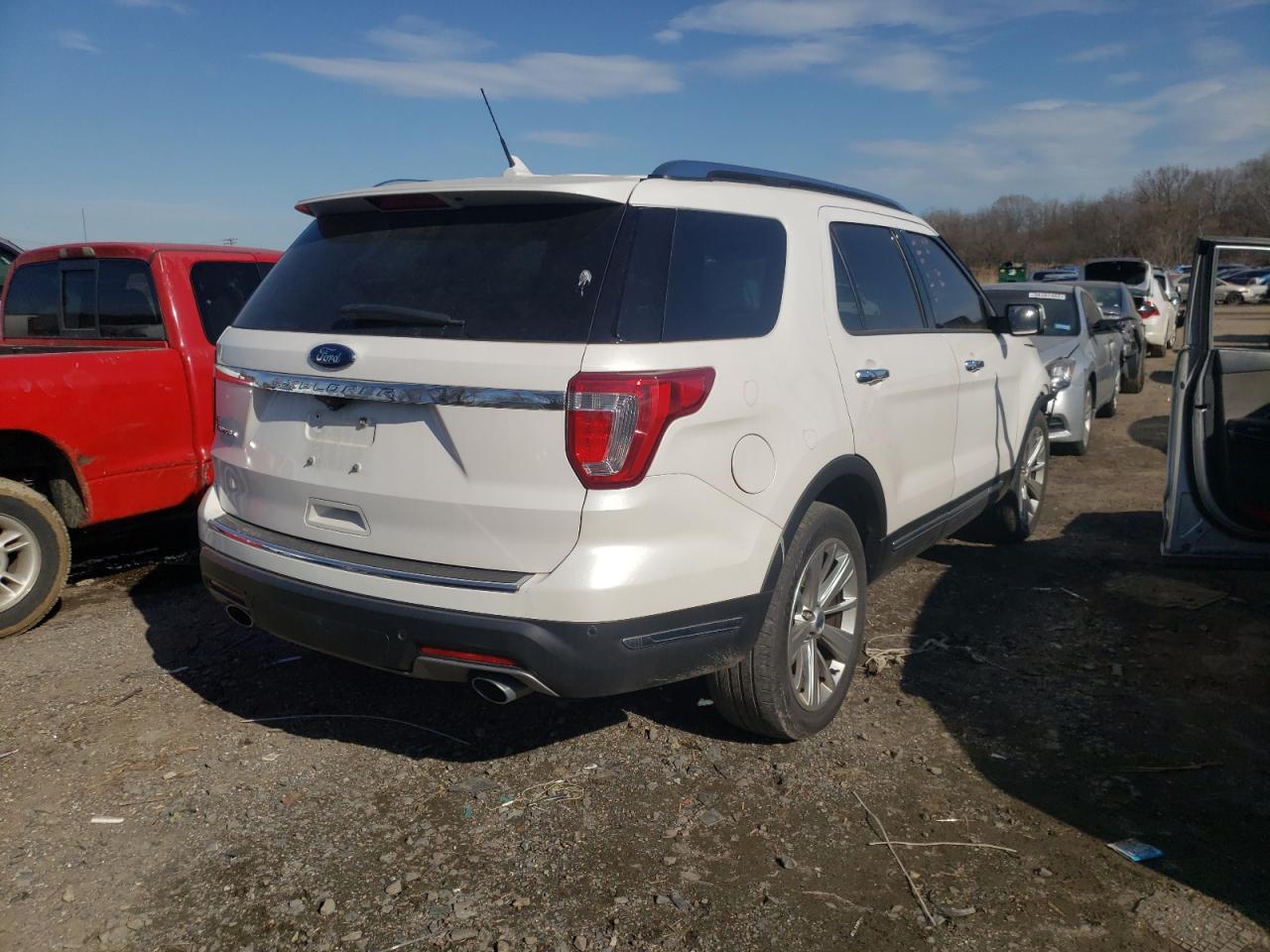 Photo 4 from auction – 2019 FORD EXPLORER L with VIN 1FM5K7F87KGA97435