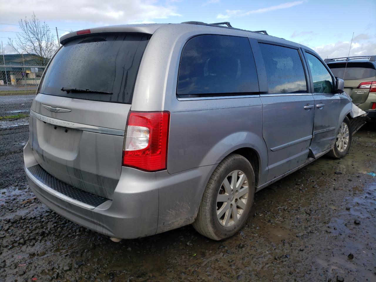 Photo 4 from auction – 2016 CHRYSLER TOWN & COU with VIN 2C4RC1BG5GR295742