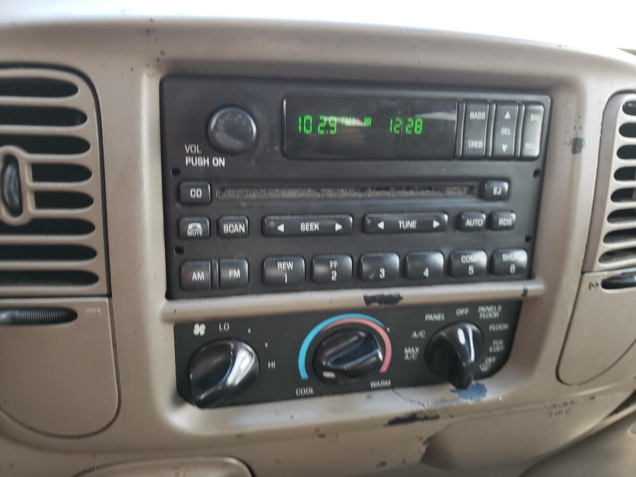 Photo 9 from auction – 2001 FORD F150 SUPER with VIN 1FTRW07L01KC53718