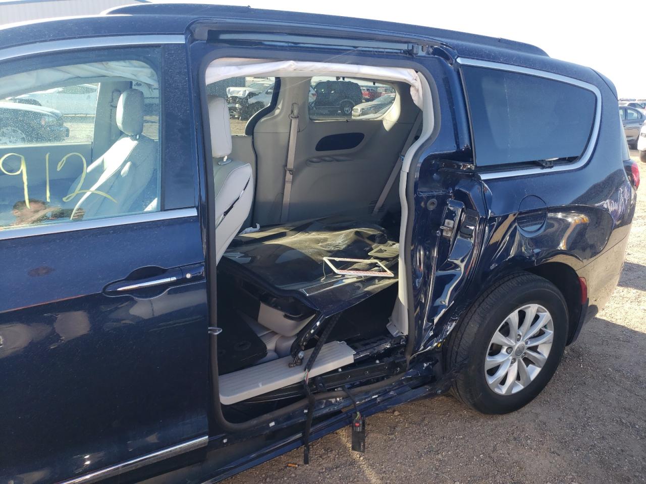 Photo 9 from auction – 2017 CHRYSLER PACIFICA T with VIN 2C4RC1BG0HR771137