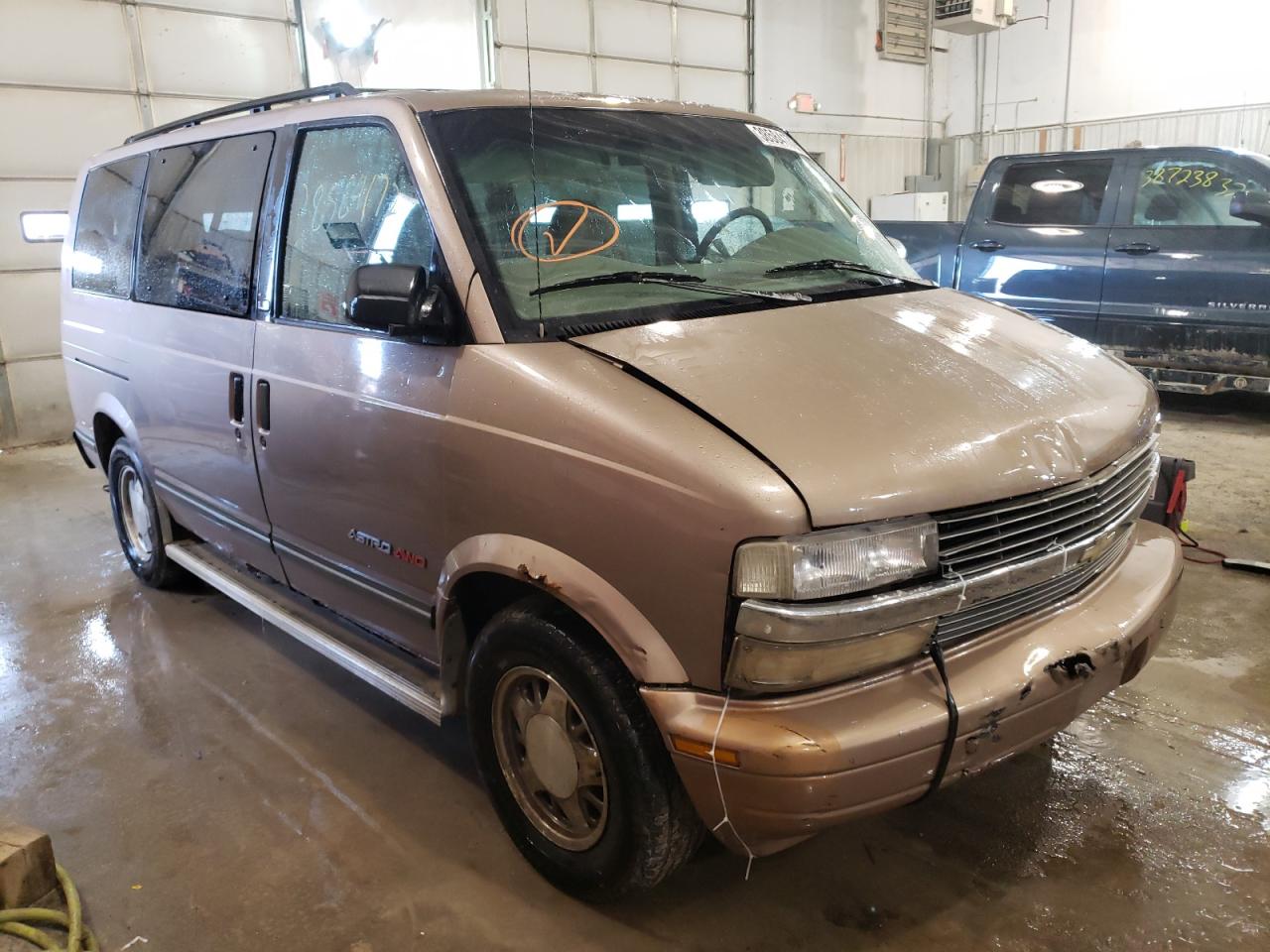 CHEVROLET ASTRO 1996 with VIN 1GNEL19W8TB175817 - Photo from auction