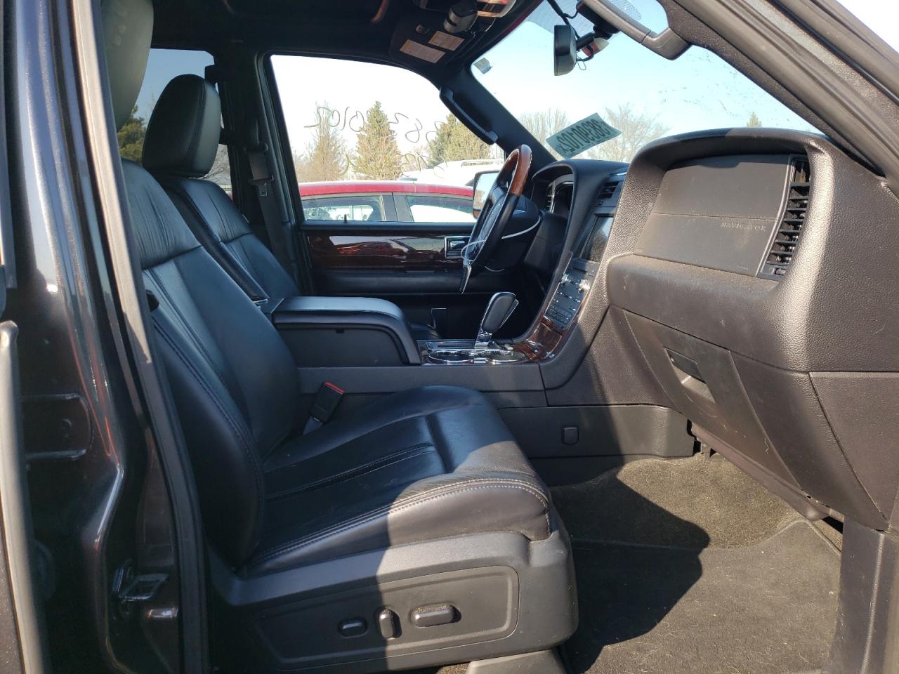Photo 5 from auction – 2016 LINCOLN NAVIGATOR with VIN 5LMJJ2JT2GEL05737