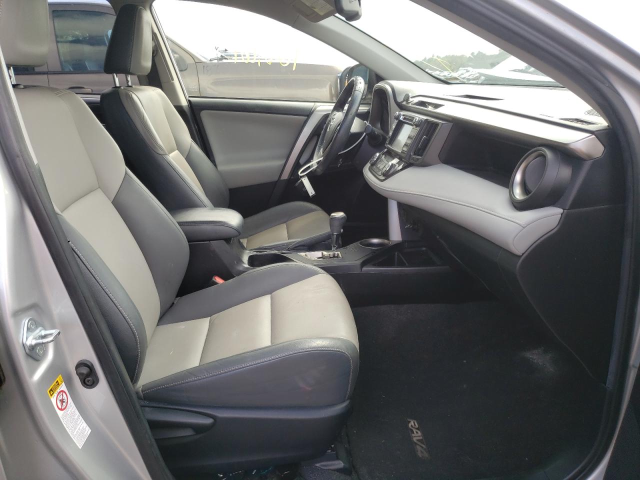 Photo 5 from auction – 2015 TOYOTA RAV4 LIMIT with VIN JTMYFREV6FJ040693