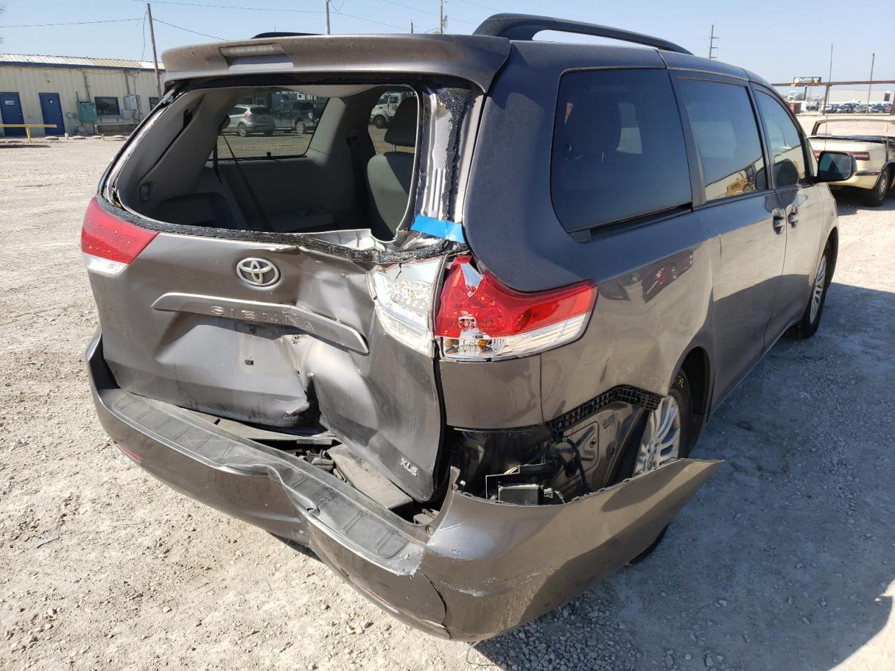 Photo 4 from auction – 2014 TOYOTA SIENNA XLE with VIN 5TDYK3DC4ES420920