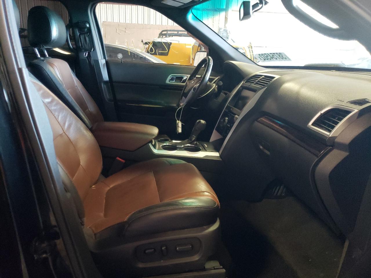 Photo 5 from auction – 2014 FORD EXPLORER L with VIN 1FM5K7F80EGB94870