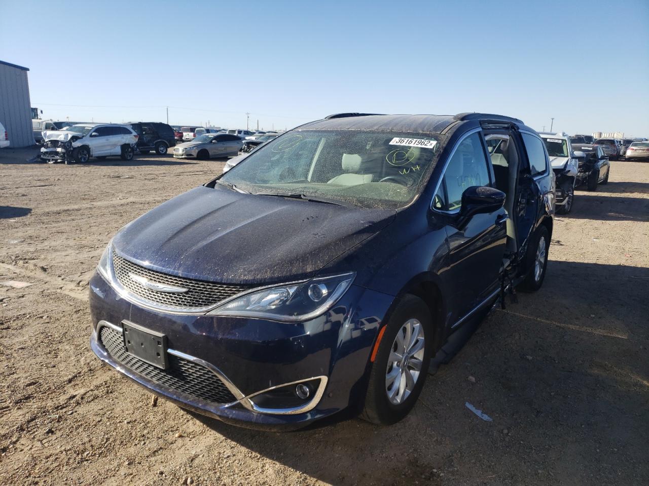 Photo 2 from auction – 2017 CHRYSLER PACIFICA T with VIN 2C4RC1BG0HR771137