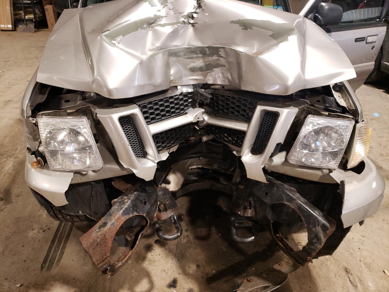 Photo 9 from auction – 2002 FORD EXPLORER S with VIN 1FMZU77E92UC99324