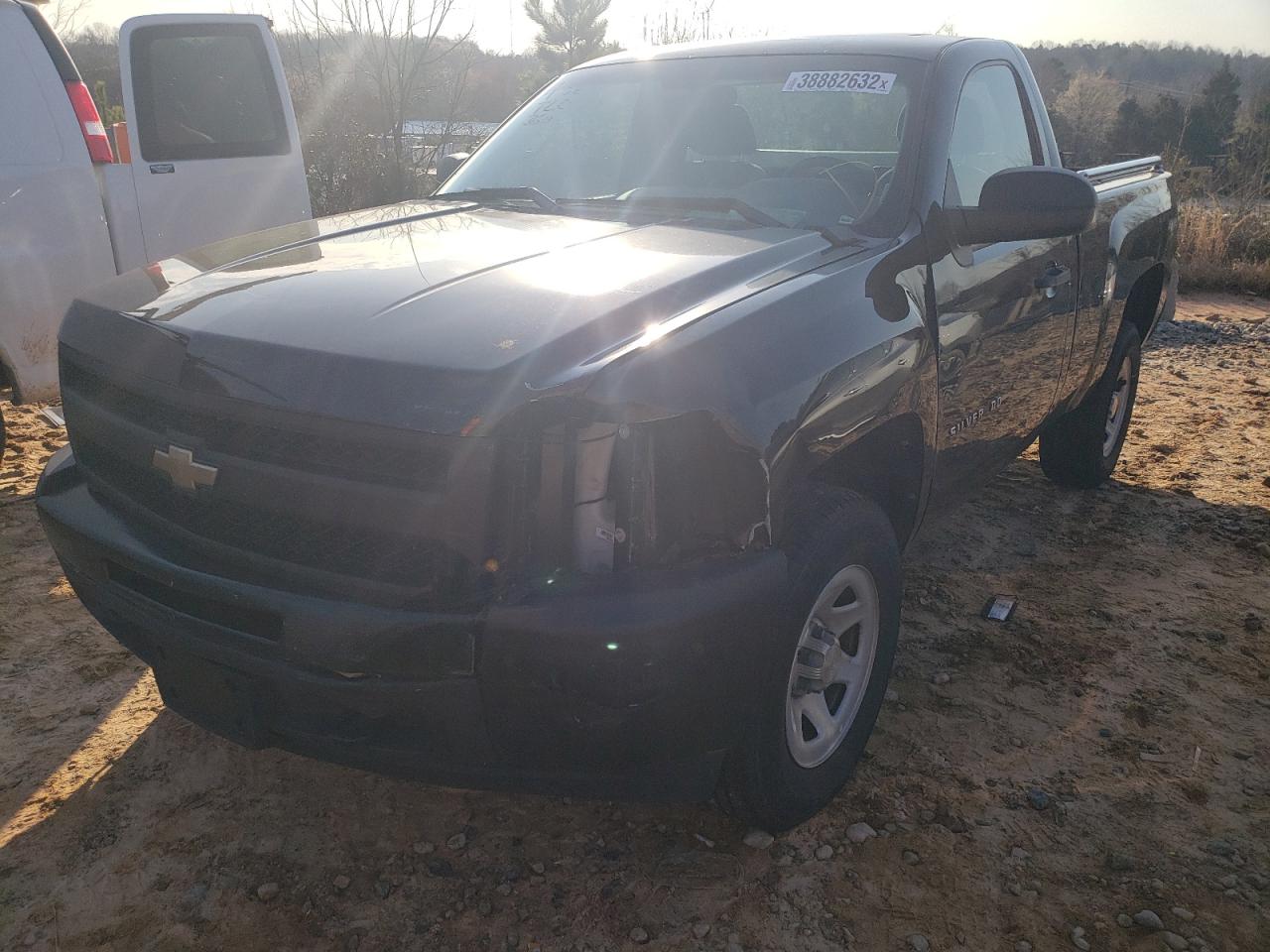 Photo 2 from auction – 2011 CHEVROLET SILVERADO with VIN 1GCNKPEA2BZ328240