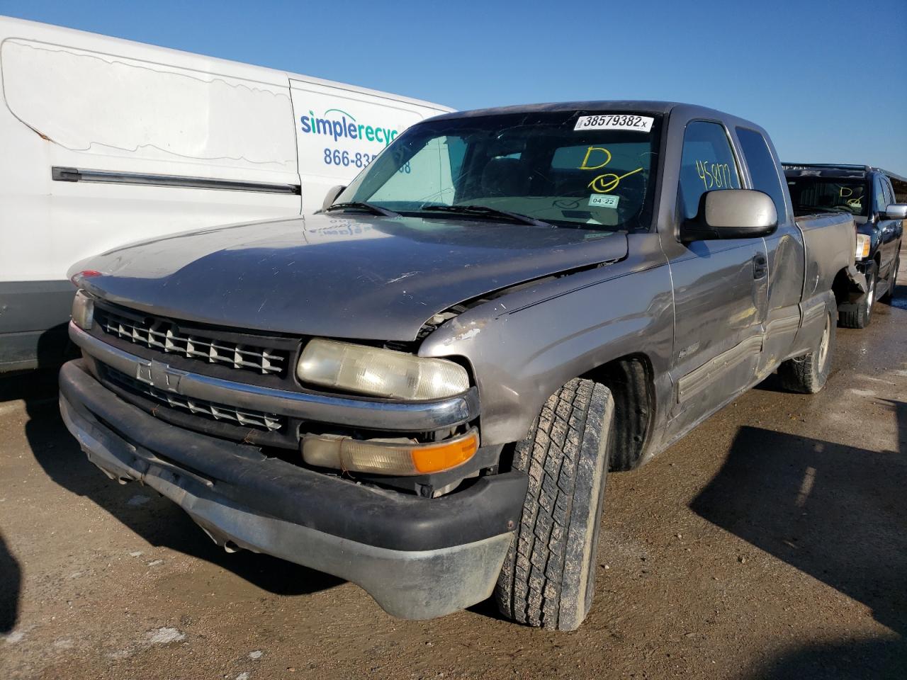 Photo 2 from auction – 2000 CHEVROLET SILVERADO with VIN 1GCEC19T5YZ156784