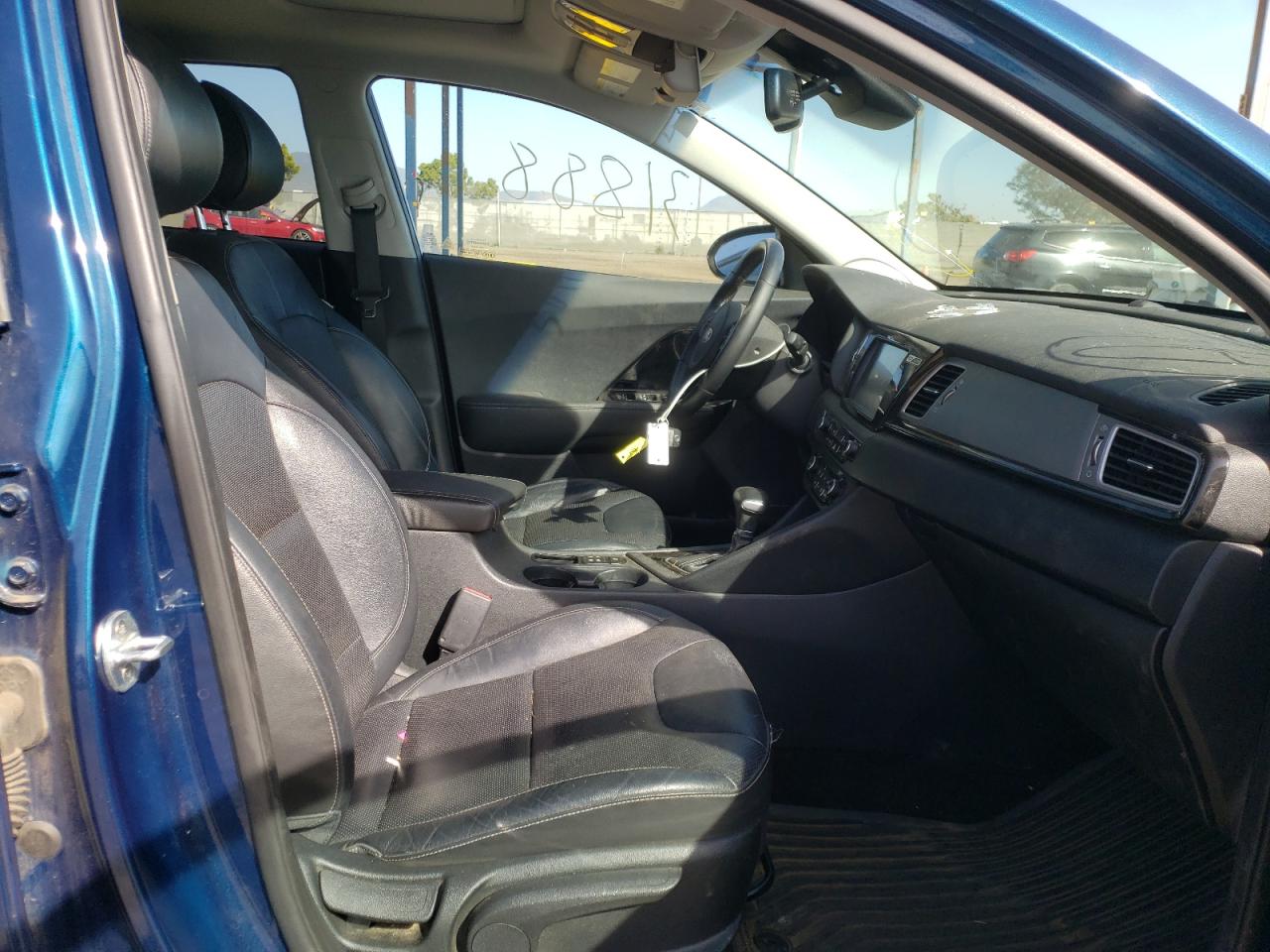 Photo 5 from auction – 2019 KIA NIRO TOURI with VIN KNDCE3LC5K5224229