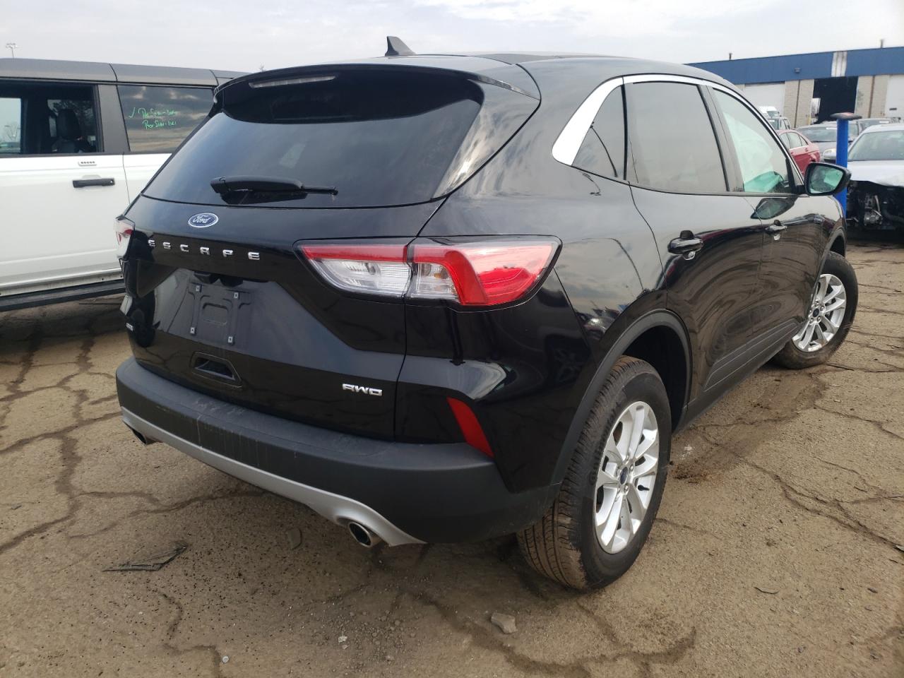 Photo 4 from auction – 2021 FORD ESCAPE SE with VIN 1FMCU9G64MUB11564
