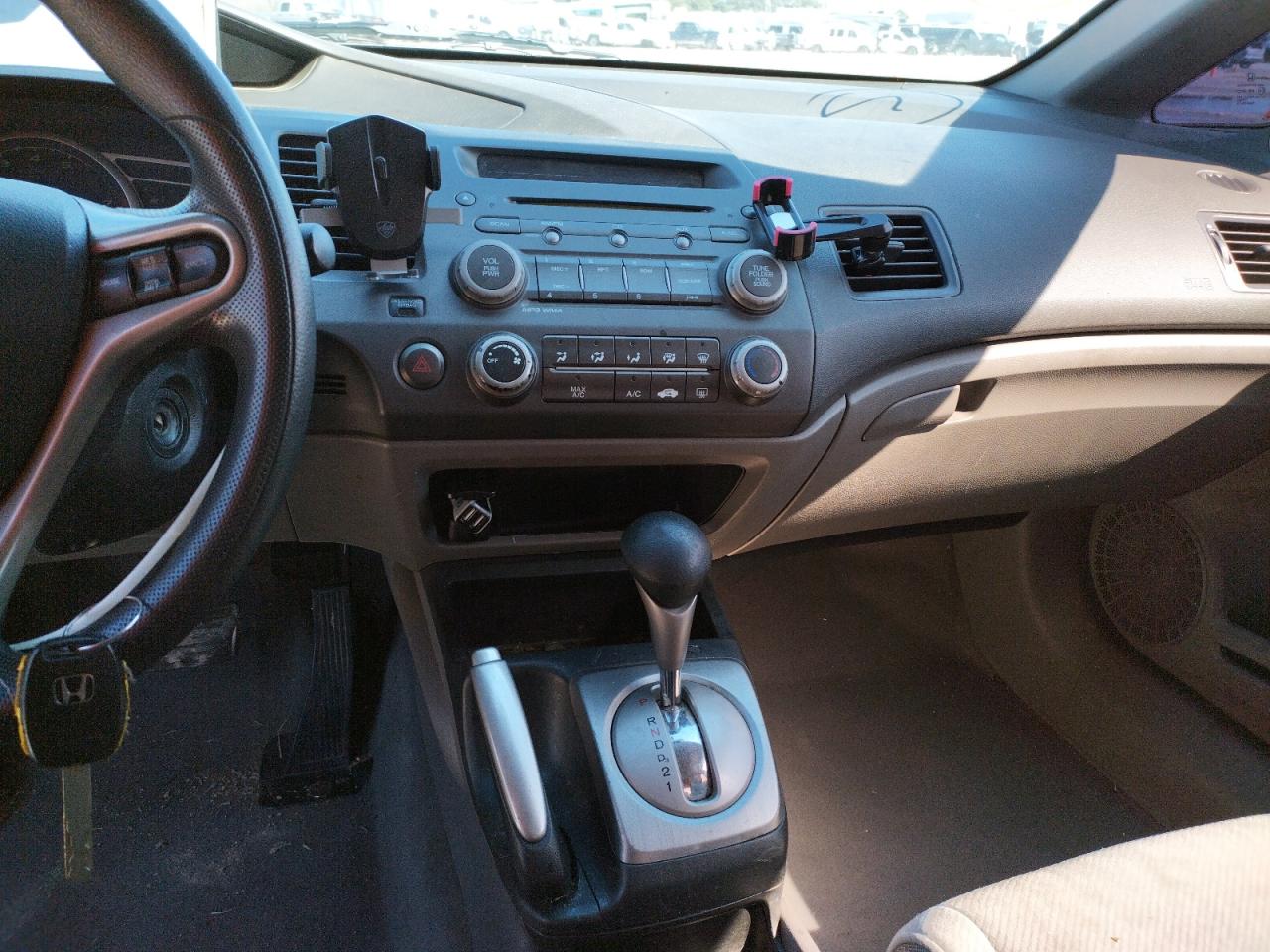 Photo 9 from auction – 2011 HONDA CIVIC LX with VIN 2HGFA1F52BH512875